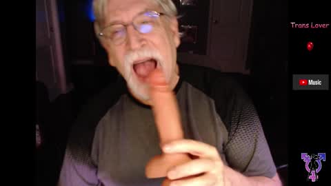 Snapshot of pghk2000 chatting on 4, 10, 2025 George online show from 4, 10, 2025