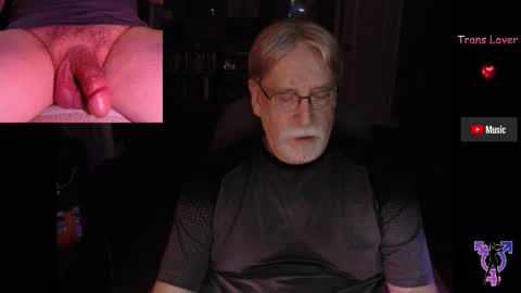 Snapshot of pghk2000 chatting on 13, 11, 2025 George online show from 13, 11, 2025