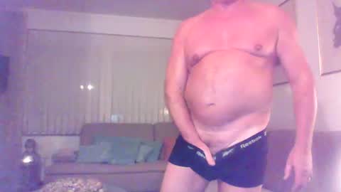 Snapshot of phil279 chatting on 22, 10, 2025 Phil online show from 22, 10, 2025