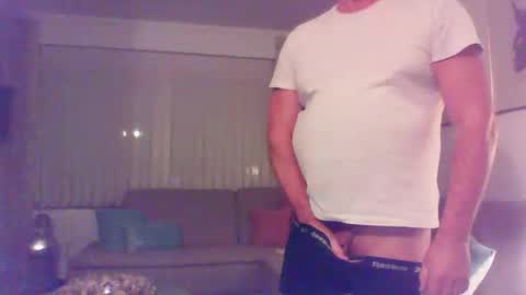 Snapshot of phil279 chatting on 4, 11, 2025 Phil online show from 4, 11, 2025