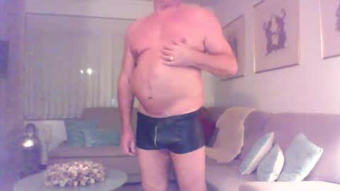 Snapshot of phil279 chatting on 16, 11, 2025 Phil online show from 16, 11, 2025