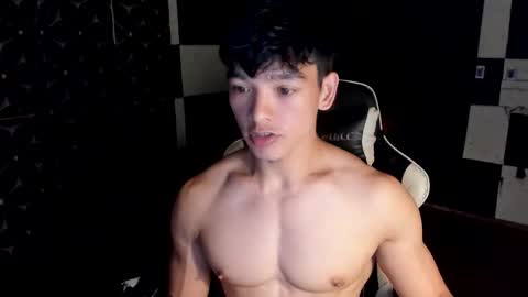 Snapshot of philhotbody chatting on 14, 12, 2025 AJ online show from 14, 12, 2025