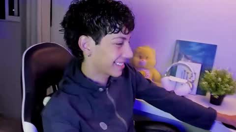 Phil.   INDEPENDENT MODEL online show from 16, 9, 2025