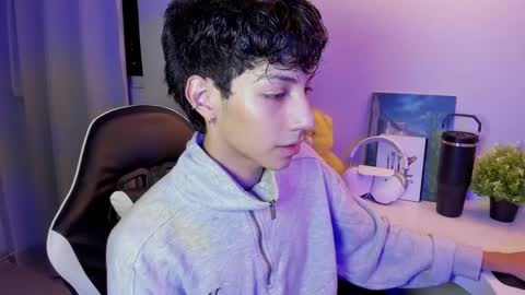 Phil.   INDEPENDENT MODEL online show from 20, 9, 2025