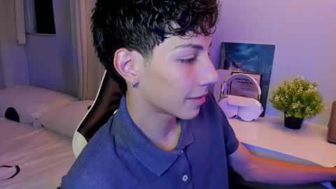 Phil.   INDEPENDENT MODEL online show from 14, 10, 2025