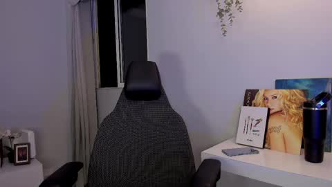 Phil.   INDEPENDENT MODEL online show from 8, 4, 2026