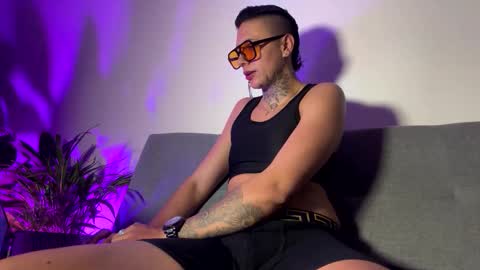 Snapshot of phillip_brownn chatting on 5, 5, 2026 PHILLIP online show from 5, 5, 2026