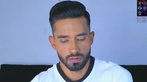 Snapshot of phillip_rayn chatting on 18, 12, 2024 phillip online show from 18, 12, 2024