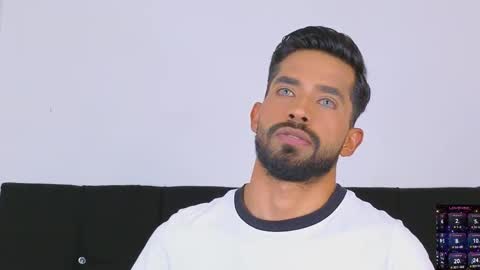 Snapshot of phillip_rayn chatting on 4, 2, 2026 phillip online show from 4, 2, 2026