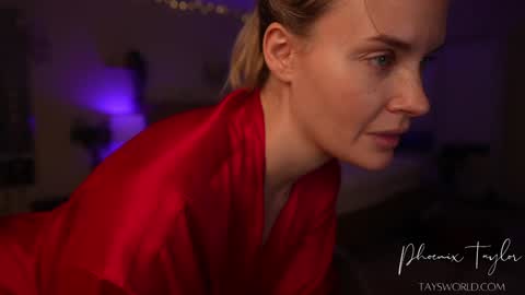 PHOENIX TAYLOR online show from 5, 11, 2025