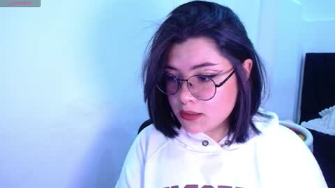 Snapshot of phylavell_ chatting on 6, 7, 2026 phylavell_ online show from 6, 7, 2026