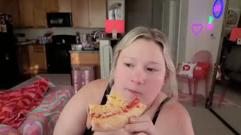 Snapshot of piggyrose chatting on 23, 7, 2026 Piggy Rose online show from 23, 7, 2026