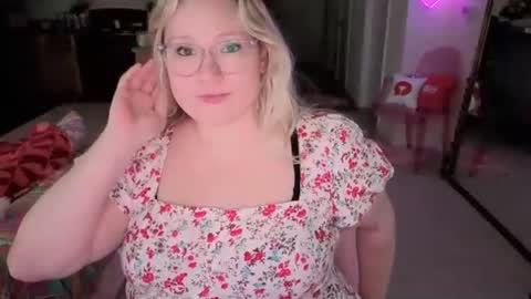 Snapshot of piggyrose chatting on 24, 7, 2026 Piggy Rose online show from 24, 7, 2026