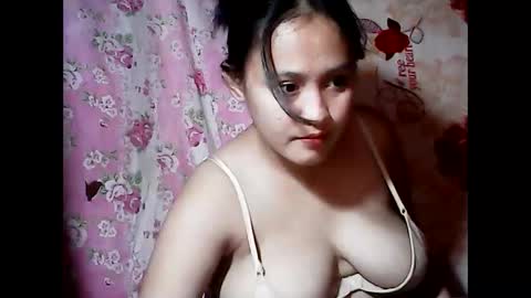Snapshot of pinay_mama_milkbigboobs chatting on 5, 2, 2025 pinay_mama_milkbigboobs online show from 5, 2, 2025