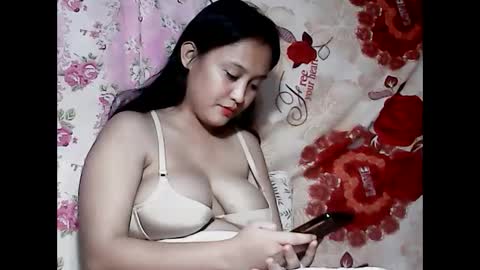 Snapshot of pinay_mama_milkbigboobs chatting on 27, 2, 2025 pinay_mama_milkbigboobs online show from 27, 2, 2025
