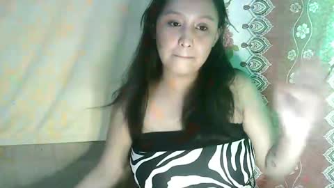 Snapshot of pinay_mama_milkbigboobs chatting on 5, 3, 2025 pinay_mama_milkbigboobs online show from 5, 3, 2025