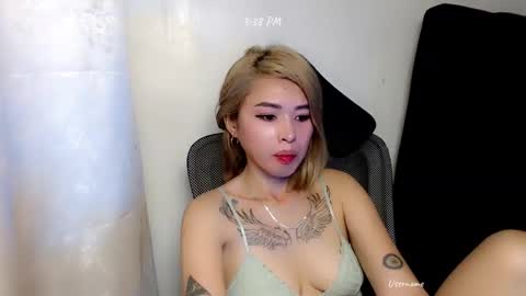 Snapshot of pinay_romancee chatting on 27, 11, 2025 pinay_romancee online show from 27, 11, 2025