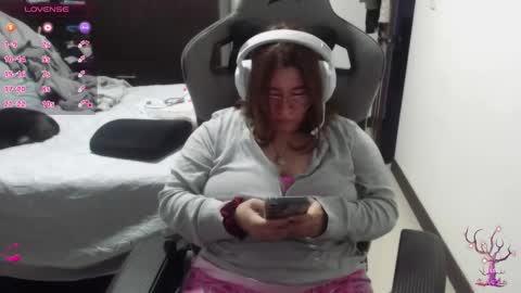 Snapshot of pink_girl0n chatting on 17, 12, 2025 Kitty online show from 17, 12, 2025