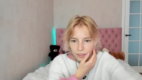 Snapshot of pink_lila18 chatting on 14, 9, 2025 pink_lila18 online show from 14, 9, 2025