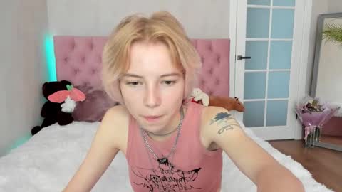 Snapshot of pink_lila18 chatting on 15, 9, 2025 pink_lila18 online show from 15, 9, 2025