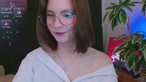 Snapshot of pink_seagull chatting on 4, 12, 2024 Eva online show from 4, 12, 2024