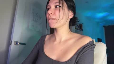 Snapshot of pinkdollylovv chatting on 27, 10, 2025 pinkdollylovv online show from 27, 10, 2025