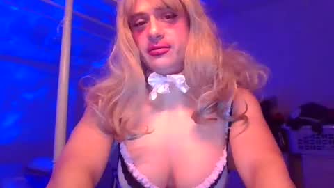 pinkpillbambi online show from 11, 2, 2025