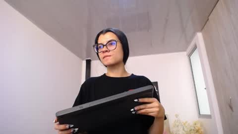 pinky_f00x online show from 2, 4, 2026