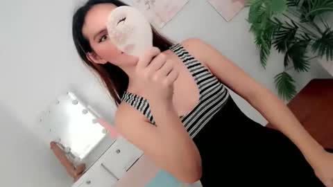 Snapshot of pinky_web03 chatting on 22, 11, 2025 pinky_web03 online show from 22, 11, 2025