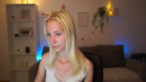 Snapshot of piper_perri_18 chatting on 7, 7, 2026 Piper Perri online show from 7, 7, 2026