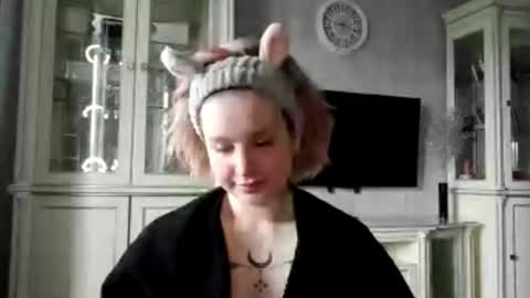 Caroline online show from 14, 4, 2026