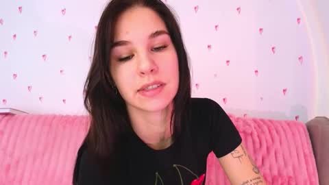 Snapshot of pixie_molly chatting on 7, 2, 2026 Molly online show from 7, 2, 2026