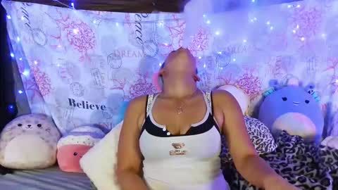 Snapshot of pixieluxxx chatting on 11, 4, 2026 PixieLuxXx online show from 11, 4, 2026