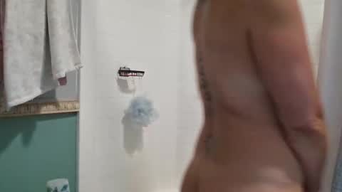 Snapshot of pixieluxxx chatting on 24, 4, 2026 PixieLuxXx online show from 24, 4, 2026