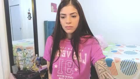 Angie Henao online show from 14, 12, 2024