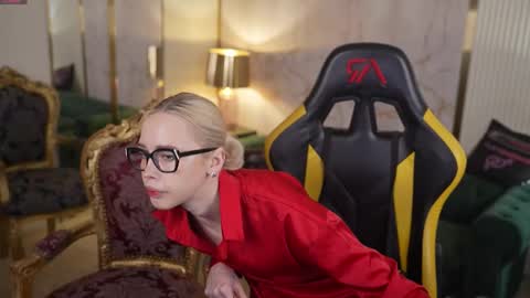 Lana online show from 2, 12, 2025