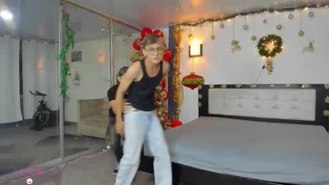   online show from 4, 12, 2025