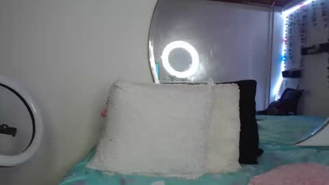 Snapshot of poison_doll2 chatting on 10, 9, 2025 poison_doll2 online show from 10, 9, 2025