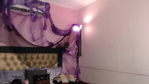 poison_pink online show from 3, 11, 2025