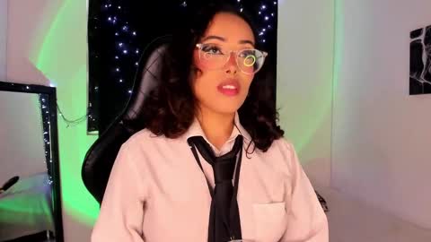 Willow                      Hours 12pm to 630pm Colombian time FRIDAY AND SUNDAY FREE DAYS online show from 5, 1, 2025