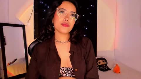 Willow                      Hours 12pm to 630pm Colombian time FRIDAY AND SUNDAY FREE DAYS online show from 23, 1, 2025