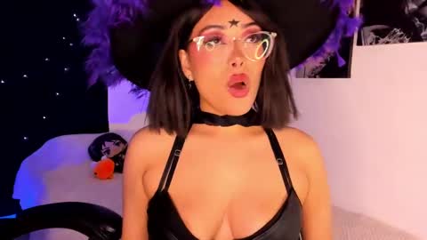 Willow                      Hours 12pm to 630pm Colombian time FRIDAY AND SUNDAY FREE DAYS online show from 26, 1, 2025