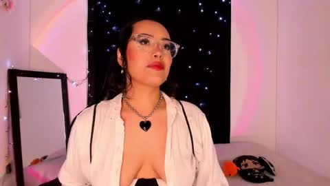 Willow                      Hours 12pm to 630pm Colombian time FRIDAY AND SUNDAY FREE DAYS online show from 27, 1, 2025