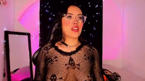 Willow                      Hours 12pm to 630pm Colombian time FRIDAY AND SUNDAY FREE DAYS online show from 30, 1, 2025