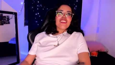 Willow                      Hours 12pm to 630pm Colombian time FRIDAY AND SUNDAY FREE DAYS online show from 4, 3, 2025