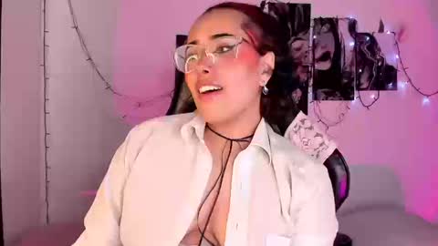 Willow                      Hours 12pm to 630pm Colombian time FRIDAY AND SUNDAY FREE DAYS online show from 17, 9, 2025