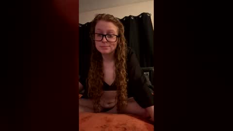 Snapshot of poisonivyy95 chatting on 2, 3, 2026 poisonivyy95 online show from 2, 3, 2026