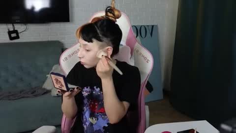 Snapshot of polidevis chatting on 23, 11, 2025 Candytrain online show from 23, 11, 2025