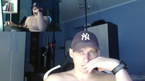 Snapshot of poliglotjoe chatting on 2, 10, 2025 Poliglot online show from 2, 10, 2025