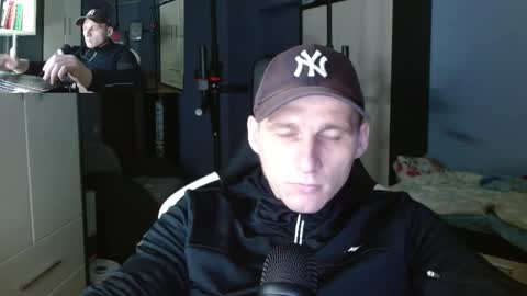 Snapshot of poliglotjoe chatting on 11, 10, 2025 Poliglot online show from 11, 10, 2025